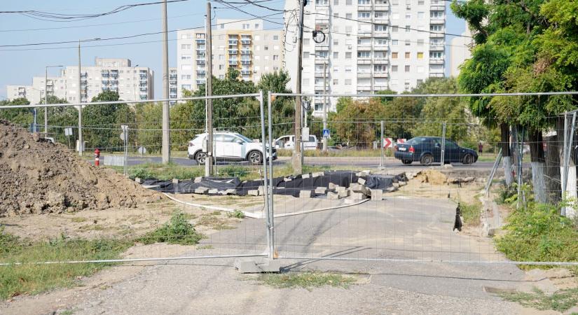 Elhúzódik a munka a debreceni körforgalomnál