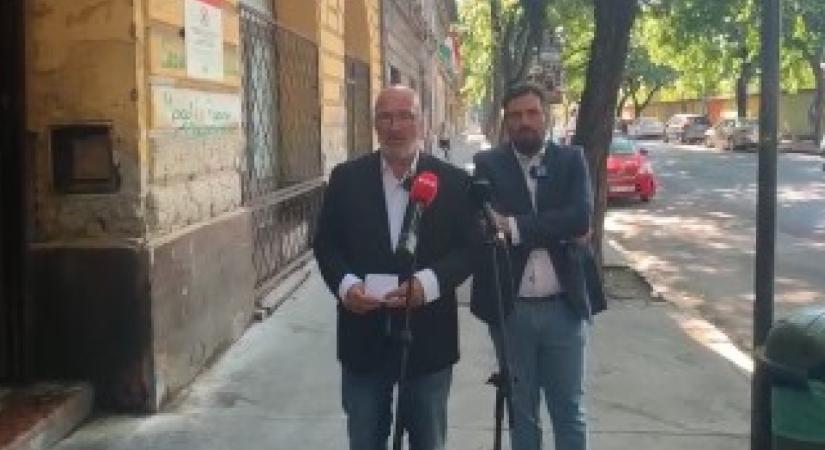 Pikó Andrásék segítenek az állam által pórul járt lakóikon