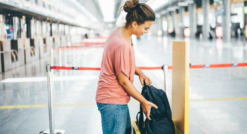 Enyhítik a szigorú kézipoggyász korlátot: nagy változást jelentett be a légitársaság