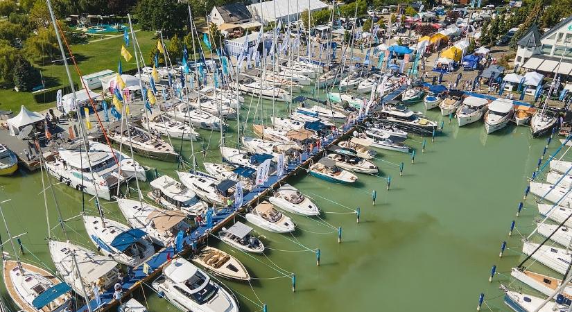Hajómustrával köszönt be az ősz a Balatonon
