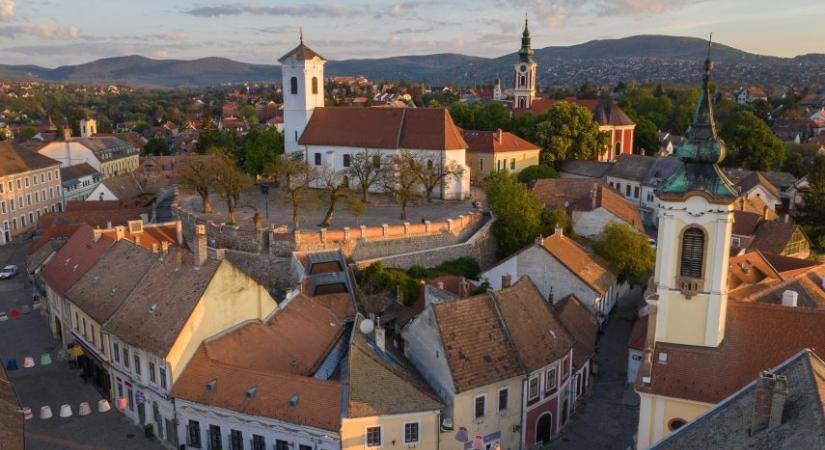 Szentendrén újra kinyílnak a templomok