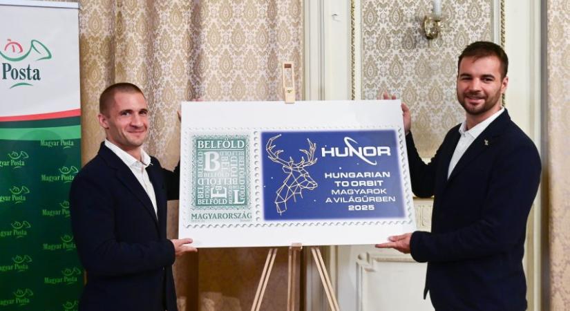 Bélyeget bocsátottak ki a magyar űrhajózás tiszteletére