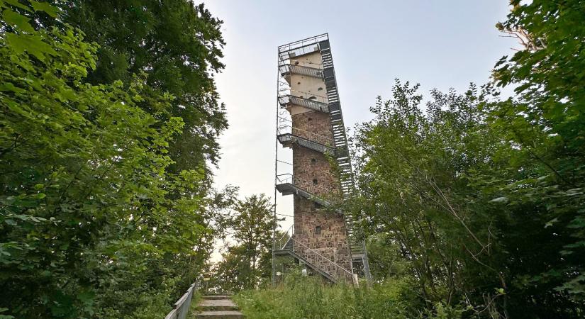 Kilátó-keresztelő a Galya-tetőn: mostantól a Thuróczy Lajos-kilátóról szemlélhetjük a vidéket