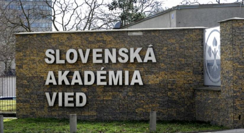 A kormányfő dönt arról, hogy mikor tárgyal a kormány a Szlovák Tudományos Akadémia jelentéséről