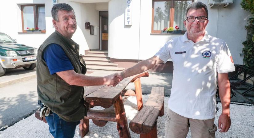 A méltó pihenésért - Joó György nem mindennapi ajándéka a mentőknek