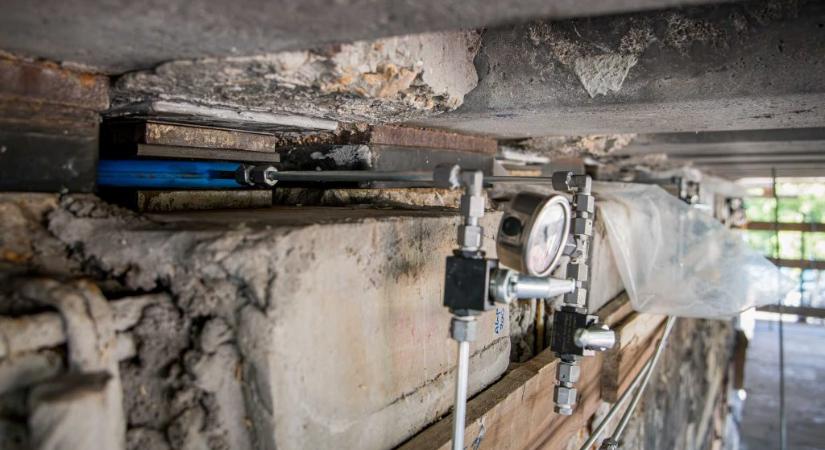 Megemelték a budapesti Flórián téri felüljárót