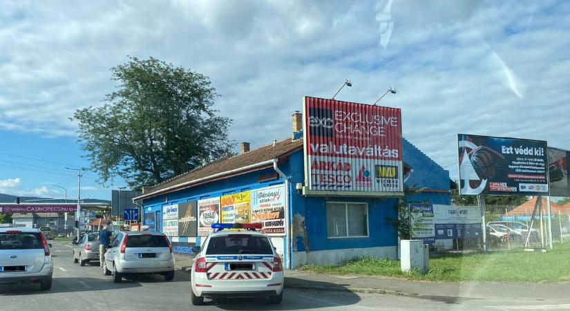 Elesett a város egyik legforgalmasabb szakasza, egy sávban halad a forgalom