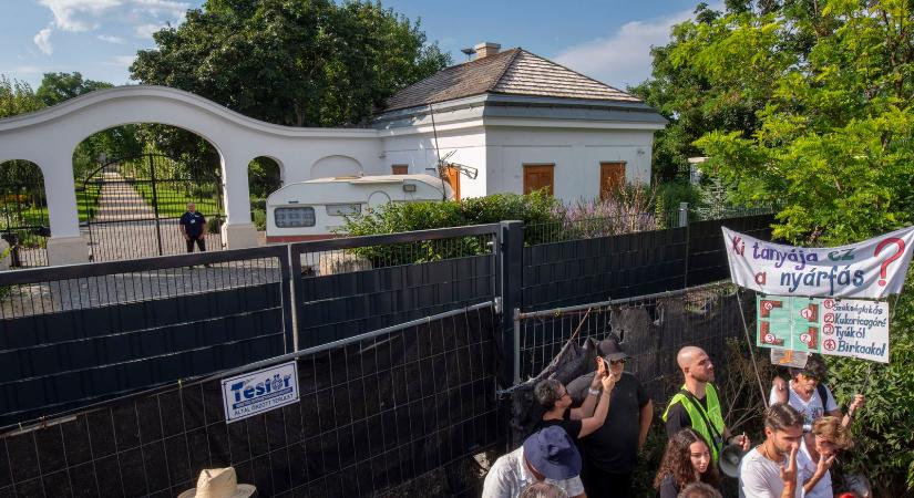 Fidesz közeli ember posztolt gúnyképet Hatvanpusztáról, mélyütés ez az ellenzéknek