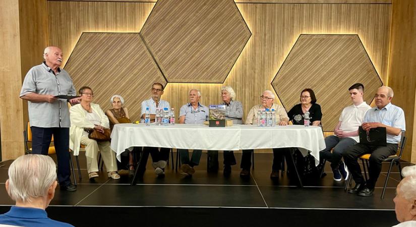 Megjelent a Komló Lexikon!