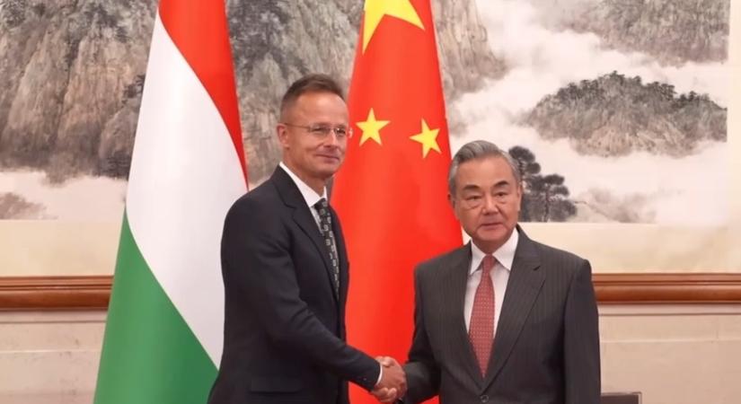 Szijjártó szerint Magyarország és Kína a kétoldalú együttműködés rekordidőszakát éli  videó