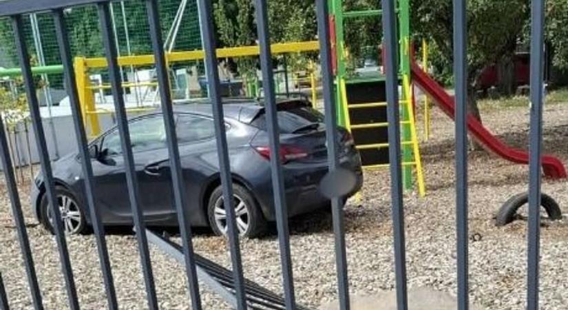 Átszakította a kerítést, a pécsi iskola játszóterén állt meg a bódult sofőr