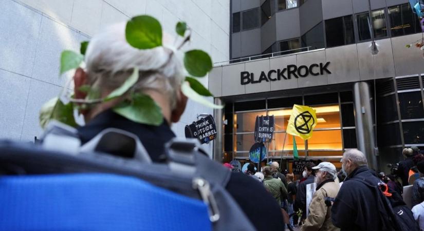 Hatalmas pofonba szaladt bele a BlackRock, a holland nyugdíjasok példát statuáltak