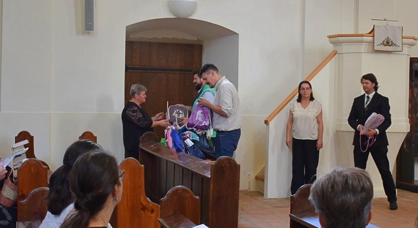 A megyében 192 gyermek beiskolázását segítette a református szeretetszolgálat