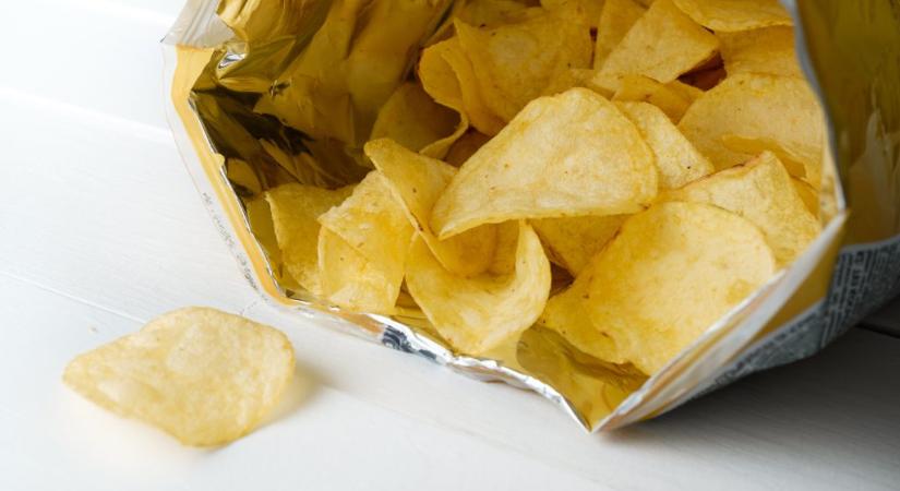 Szétcsípte a száját egy zacskó chips, de a kellemetlen élmény végül megmentette az életét