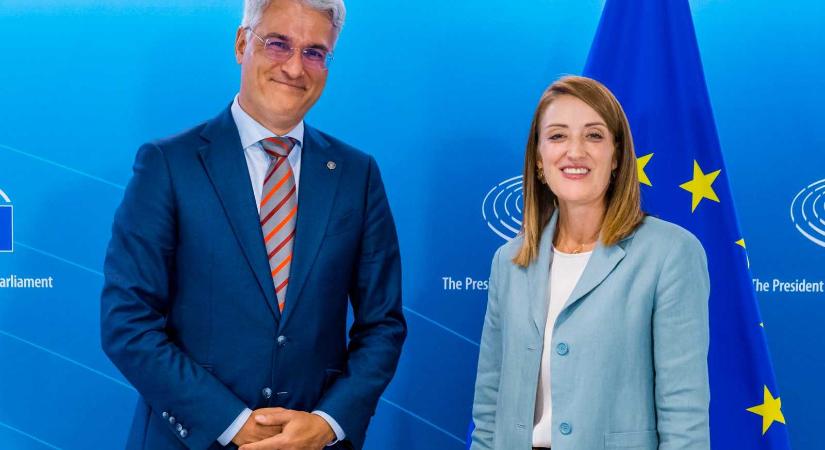 Az Európai Unió, állítólag, nagyon elégedett a román kormánnyal