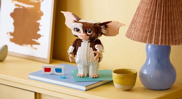 Már előrendelhető a Gremlins Gizmo LEGO készlet