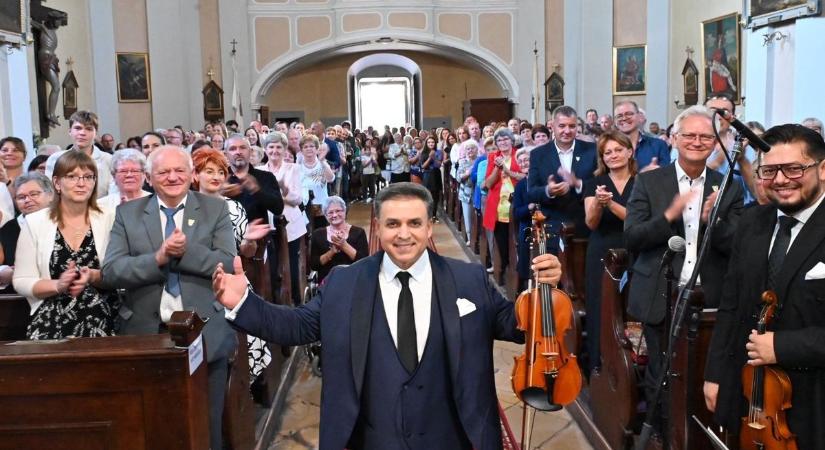 Mága Zoltán Pápateszéren koncertezett