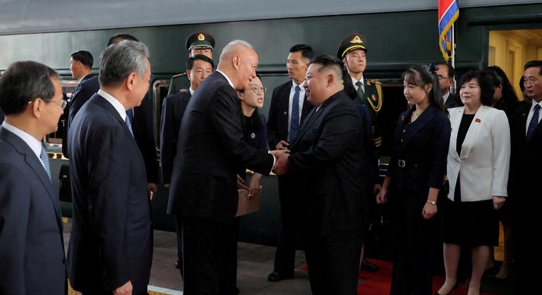 Kim Dzsongun évekig rejtegette a lányát, de most bemutatta a világnak lehetséges utódját