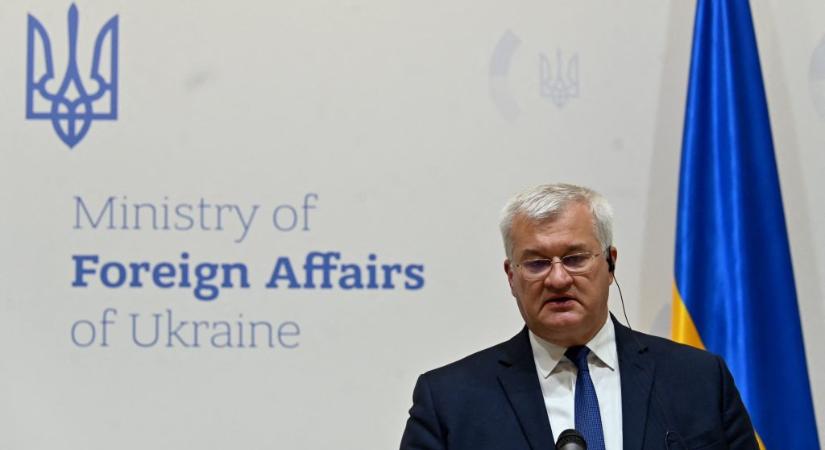 Ukrán külügyminiszter: Putyin a bolondját járatja mindenkivel