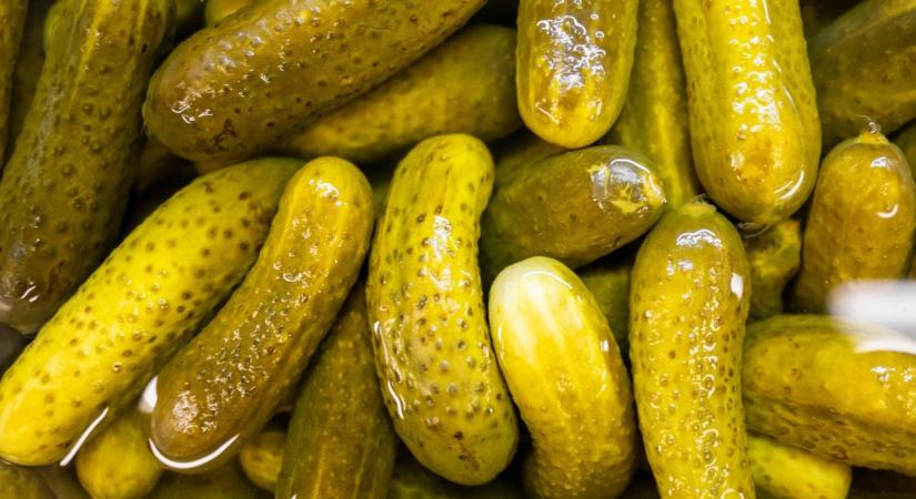 Ettől az egyszerű trükktől marad roppanós a savanyú uborka!