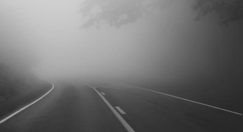 Figyelem! Sűrű köd nehezíti a közlekedést Hargita megyében