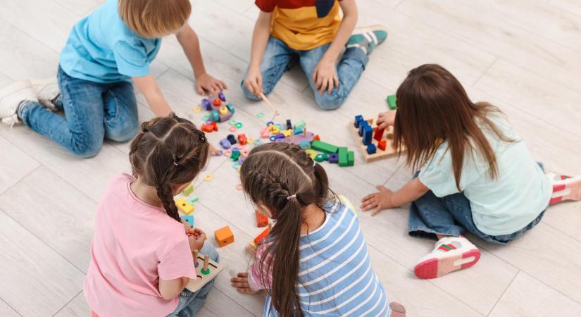 Csak álmegoldás a 112-es új funkciója, nem segít a gyermekvédelem égető problémáin