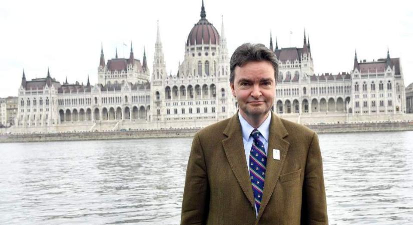 Felmentették párizsi nagyköveti megbízása alól Habsburg Györgyöt