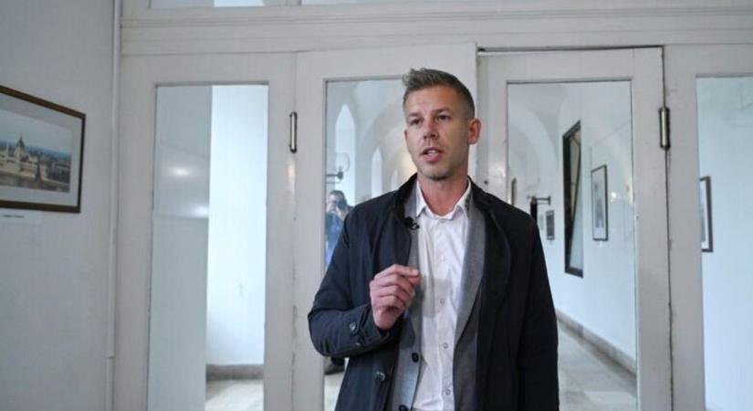 Újabb elterelés a Tisza-adóról: friss kamukutatással jelentkezett Magyar Péterék közvéleménykutatója