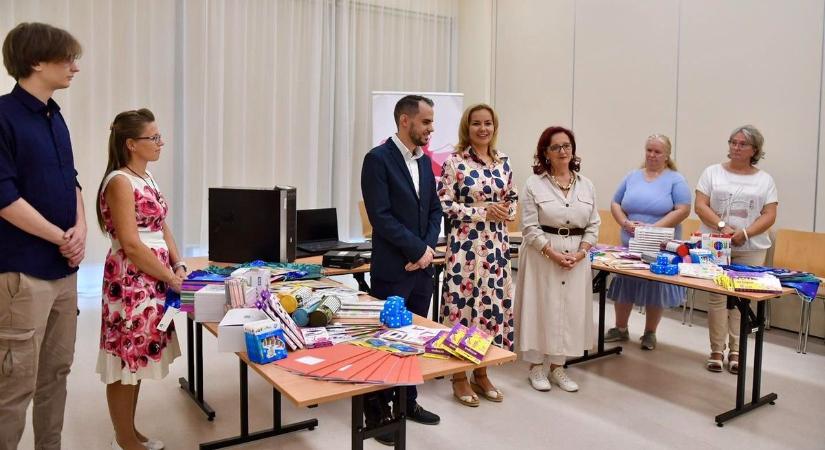 Adománnyal segítette az iskolakezdést a debreceni cég