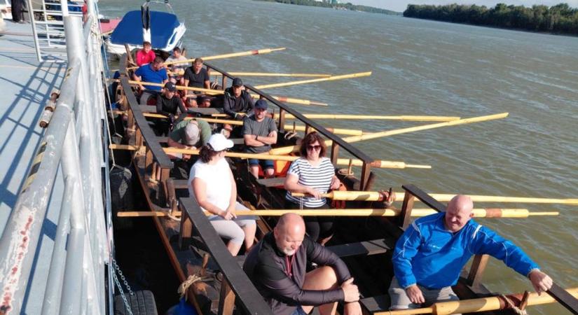 Különleges hajó úszott a Duna vármegyei szakaszán – Ön is látta? (fotókkal)