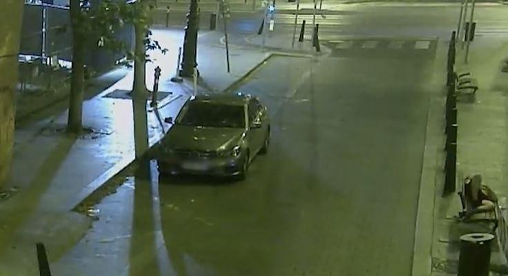 Furcsa autólopás Budapesten: kiszállt pihenni a sofőr, elvitték a Mercijét a benne ülő utasával együtt