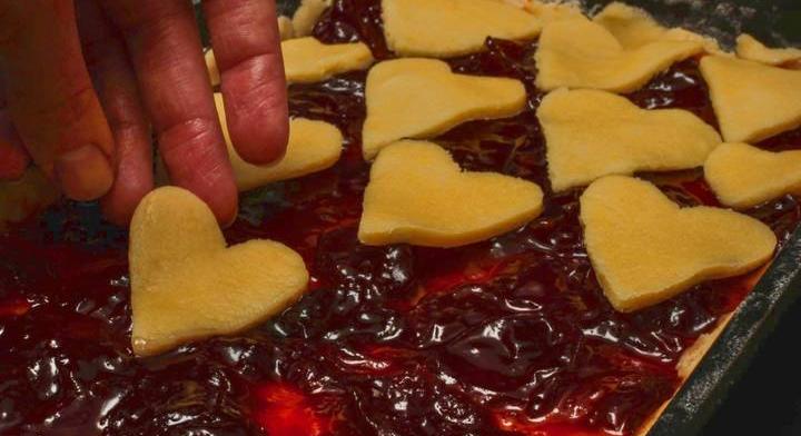 Omlós szilvás pite dióval: csodaszép és nagyon finom