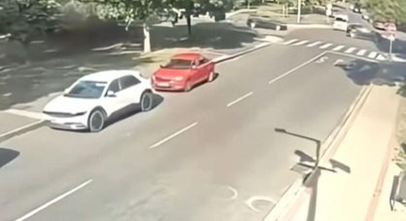 Félelmetes jelenetek egy borsodi iskola mellett - úgy száguldozott a zebrán, mintha nem lenne holnap (videóval)
