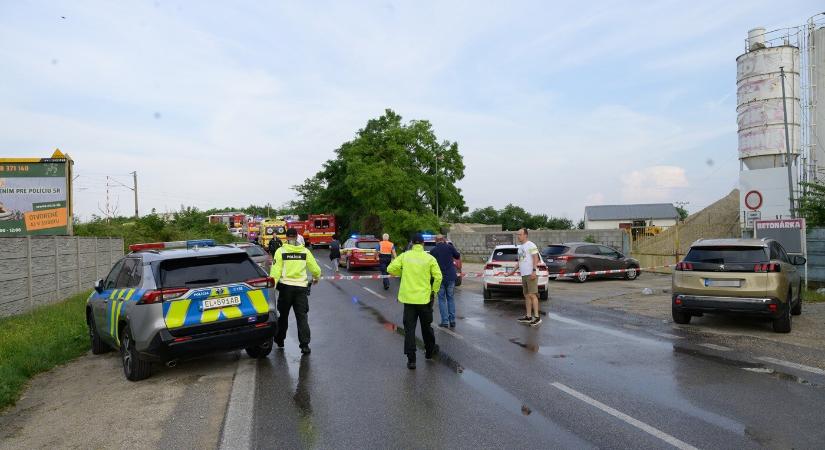 ŽSR: hívjuk a 112-es számot, ha gondok akadnak az átjáróknál!