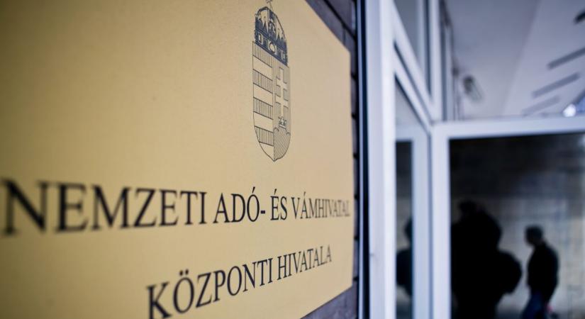 Nagyban növelte az Orbán-kormány a szerény keresetűek adóterhét – ez áll a Fidesz-Tisza adóvita hátterében