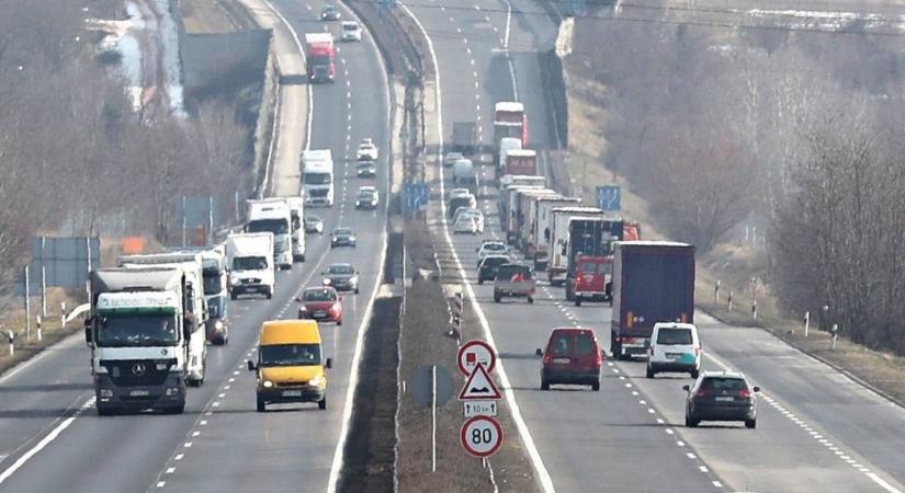 Semmi extra, csak néhány dugó az M1-esen térségünkben