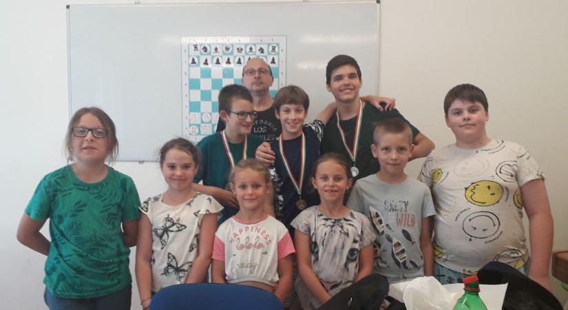 Angliából, Kanadából és Belgiumból is érkeztek gyerekek a veszprémi táborba