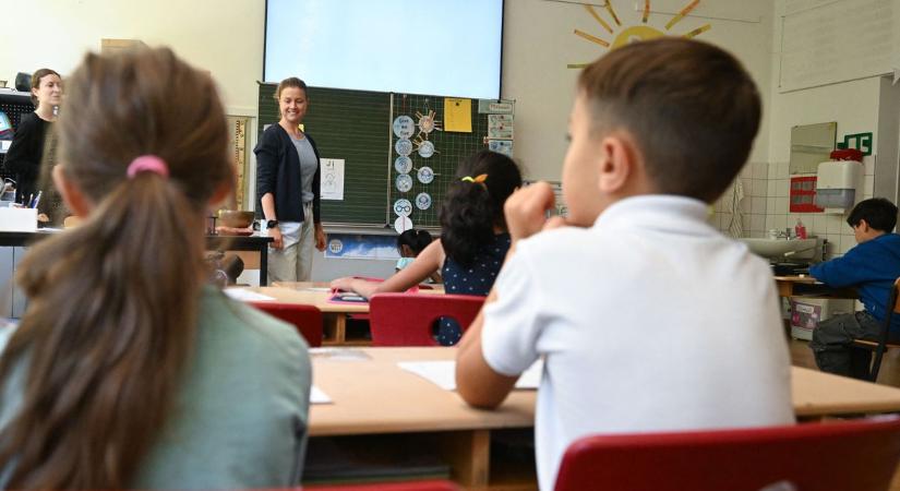 Lehetetlen körülményekkel szembesülnek a migrációs hátterű gyerekek tanárai