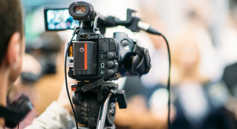Újabb bírság cunamit indított az NMHH: mélyen zsebbe nyúlós büntetést kapott sok magyar csatorna