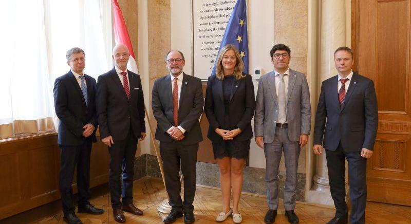 A Kúria fogadta a Velencei Bizottság delegációját