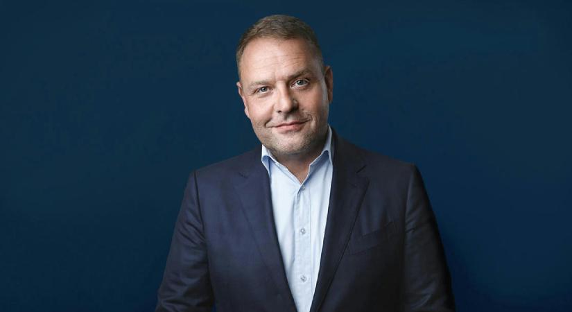 Orbán Ráhel tanácsokat szokott adni neki, most személyesen vette kezébe a turisztikai pénzintézet irányítását