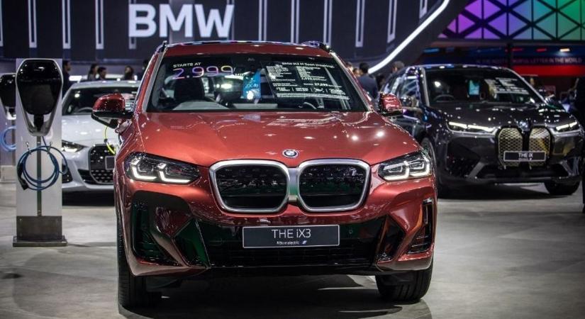Lerántották a leplet az első debreceni BMW-ről: így néz majd ki és ez óriási meglepetés – videó