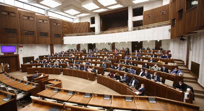 A szlovák parlamentben is megjelent a sárgaság