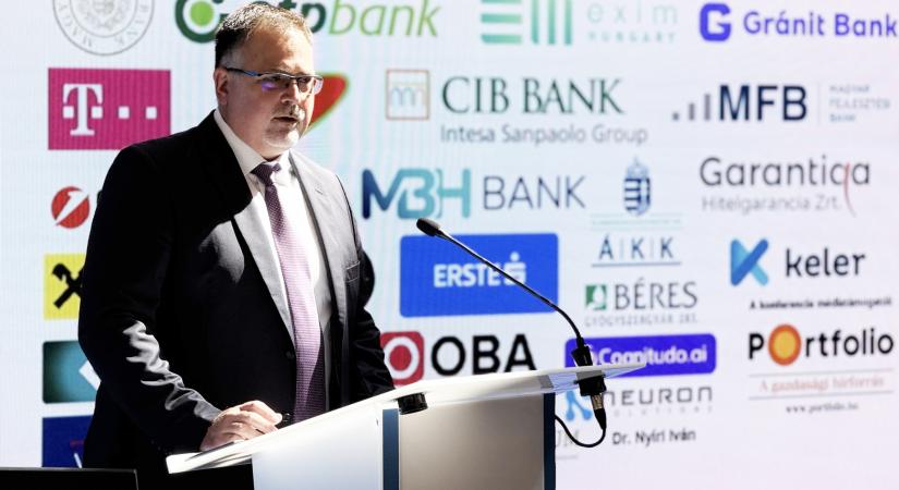 Windisch László: egy 4000 milliárd forintos problémát görget Magyarország