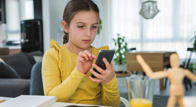 Iskolakezdés: így készítsük fel a gyerek első telefonját vagy laptopját a biztonságos használatra