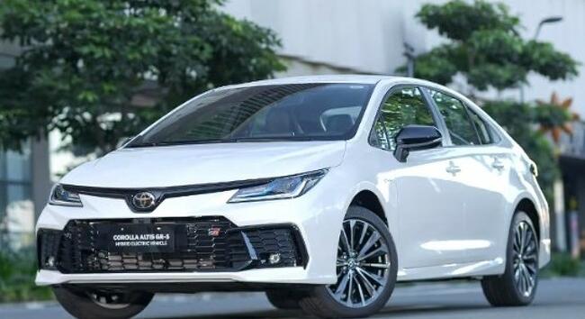Toyota megnyitja első elektromosautó-gyárát Európában