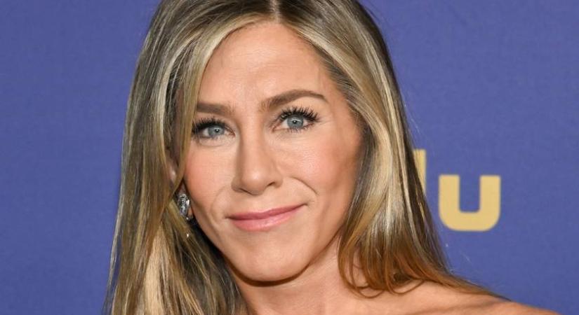 Az 56 éves Jennifer Aniston bevallotta, mitől ilyen fiatalos az arca: tavaly egy plasztikai sebész irodájából távozott
