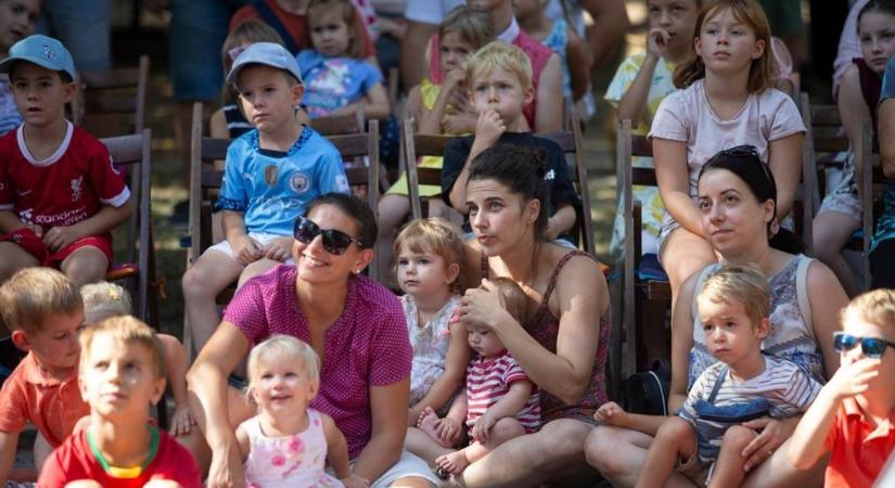Ébred a mesevilág, Paprika Jancsi Csúzlizdája mindenkit rabul ejthet