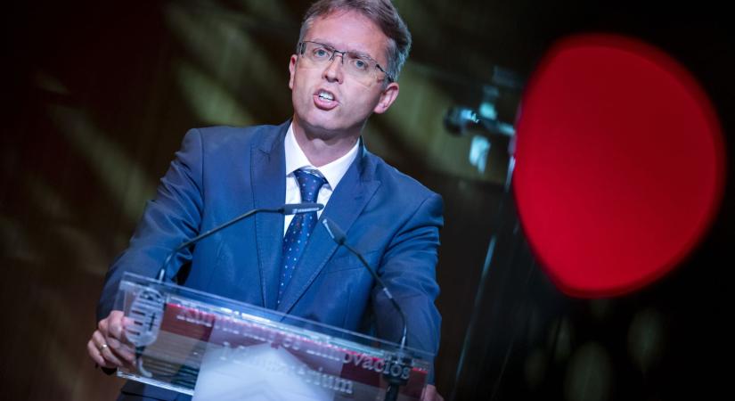 Hankó Balázs: Mivel a kormányzat nemzetben gondolkozik, ezért a vallásos könnyűzenei program a teljes kárpát-medencei magyarságot támogatja