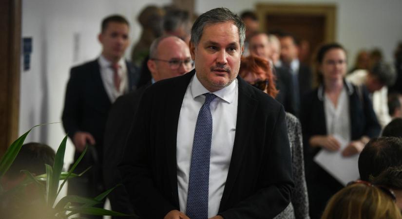 Már az Orbán-kormány szerint is kisebb lehet a januári minimálbér-emelés 13 százaléknál, Varga Mihály a veszélyekre is figyelmeztet